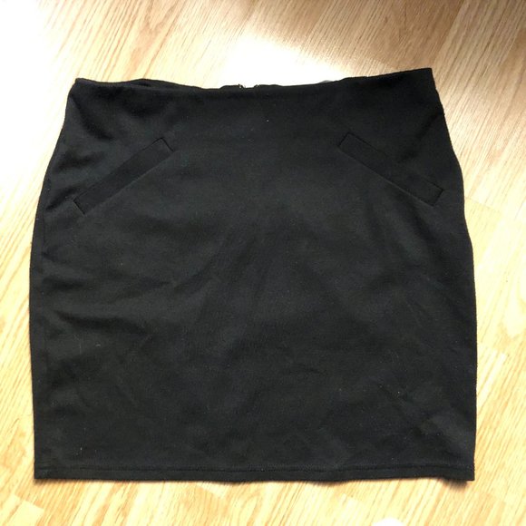 🦋 3/$25 Forever 21 Black Skirt - Picture 1 of 9